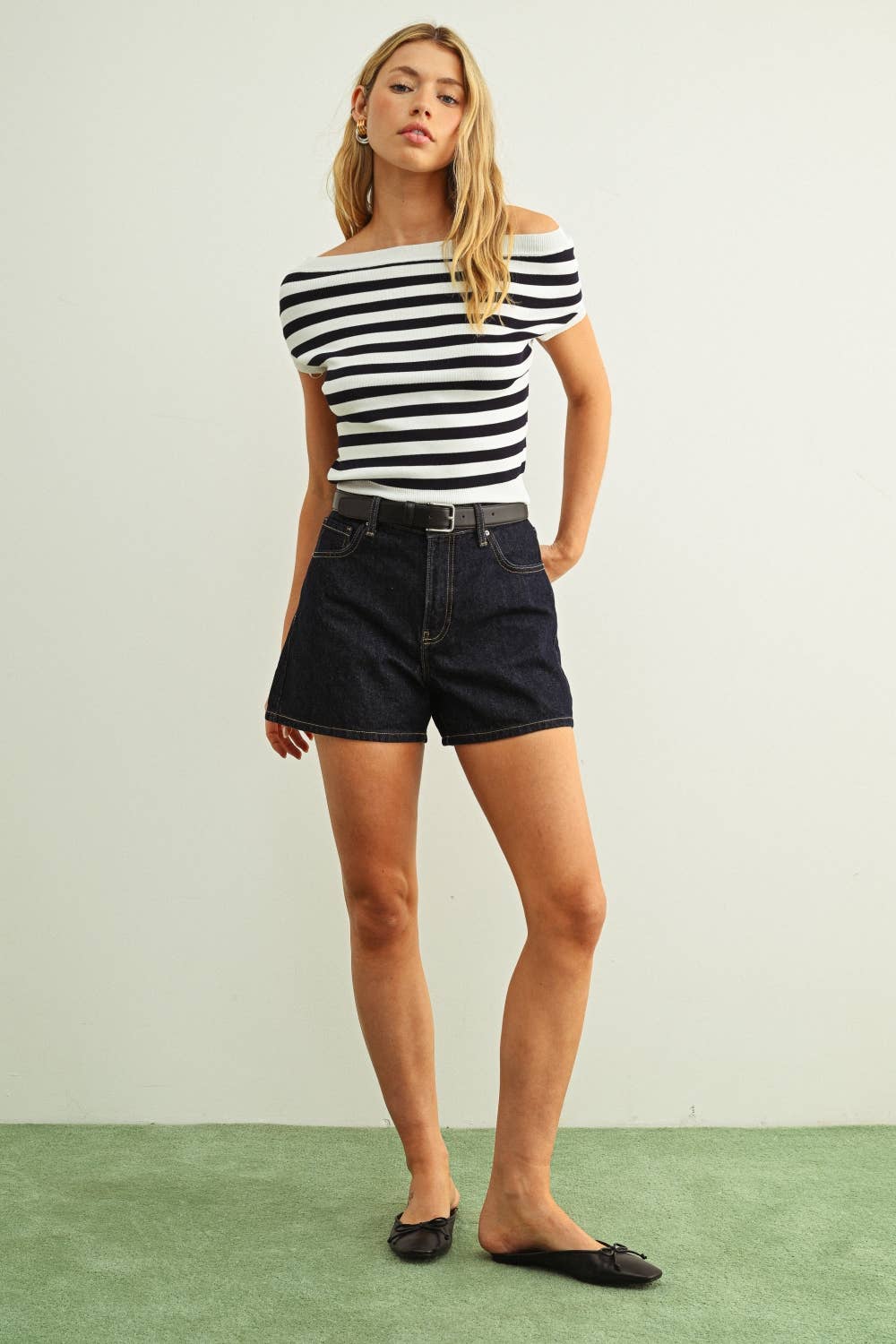 MIOU MUSE - T6509   CAP SLEEVE BOAT NECK STRIPE PRINT CROP TOP: NAVY