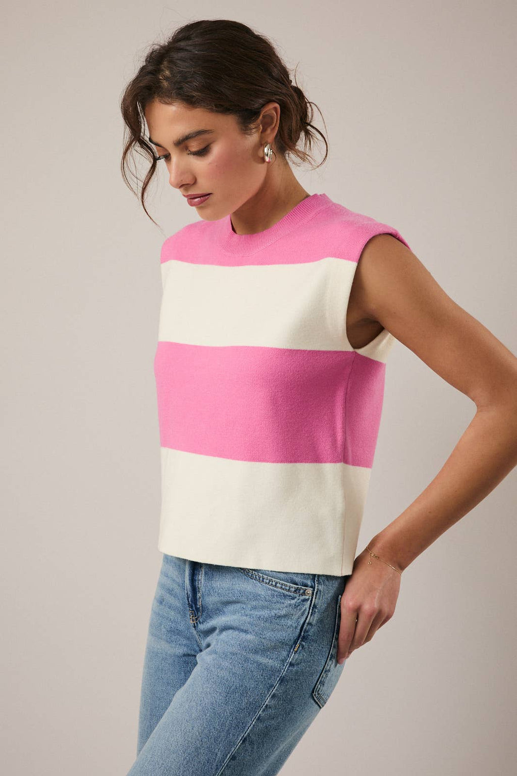 Sunday Edition - ROUND NECK SLEEVELESS STRIPE SWEATER TOP: PINK-CREAM STRIPE