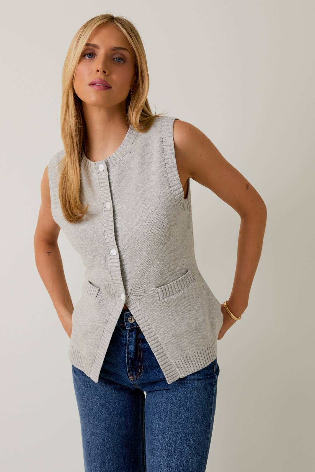 Sunday Edition - BUTTON DOWN KNIT VEST: H GREY