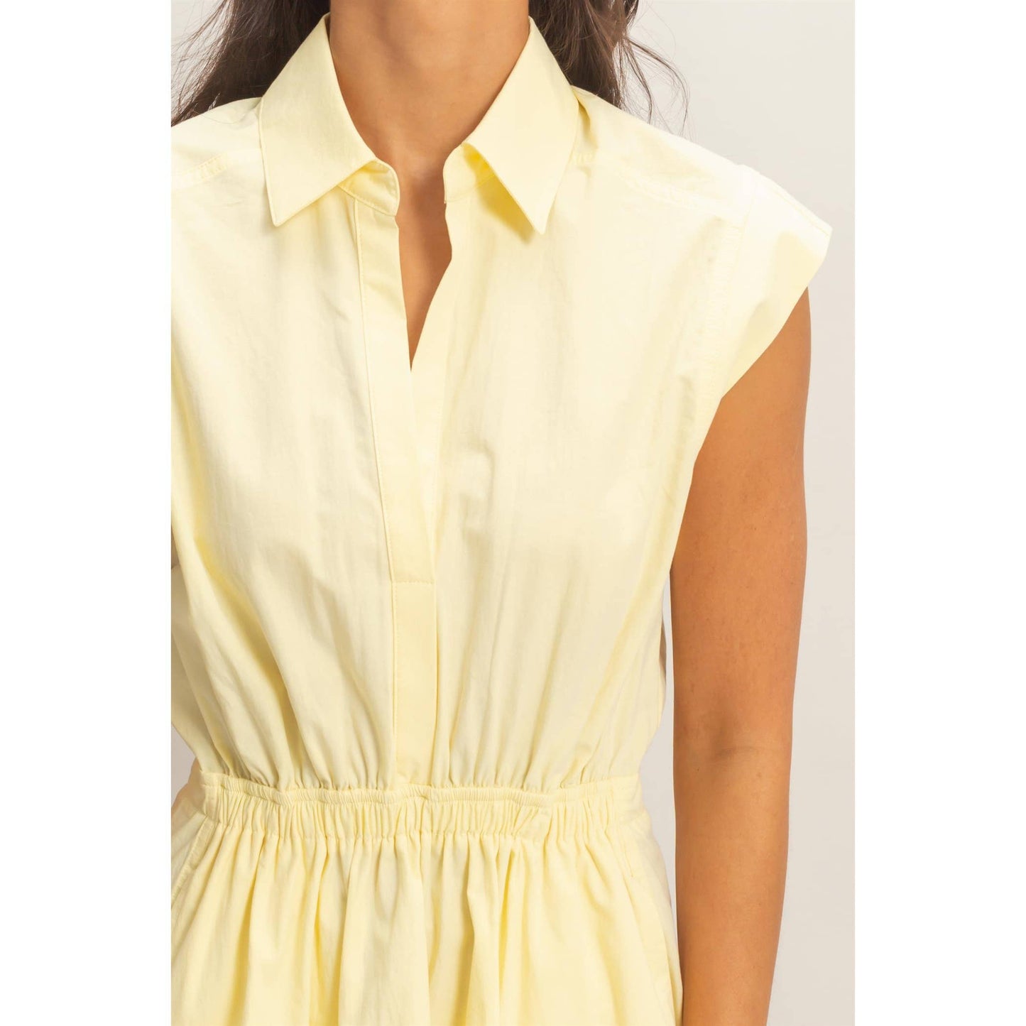 Double Zero - Sleeveless Collared Shirred Mini Dress: GREEN