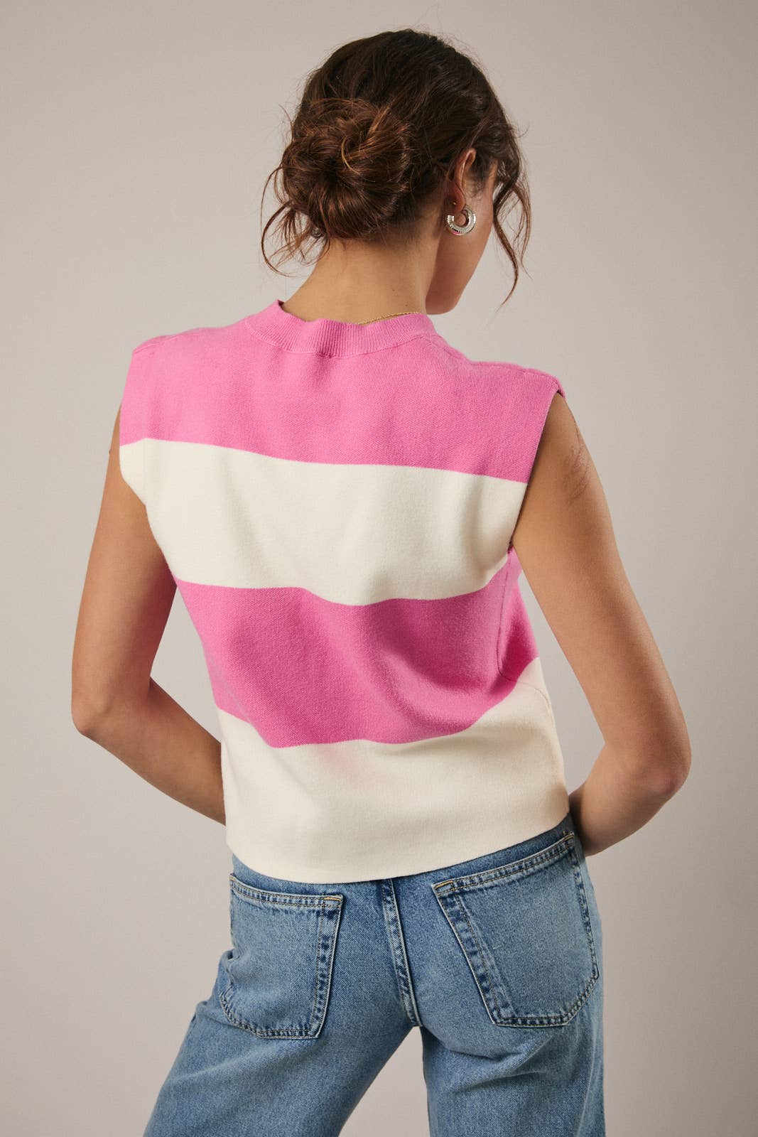 Sunday Edition - ROUND NECK SLEEVELESS STRIPE SWEATER TOP: PINK-CREAM STRIPE
