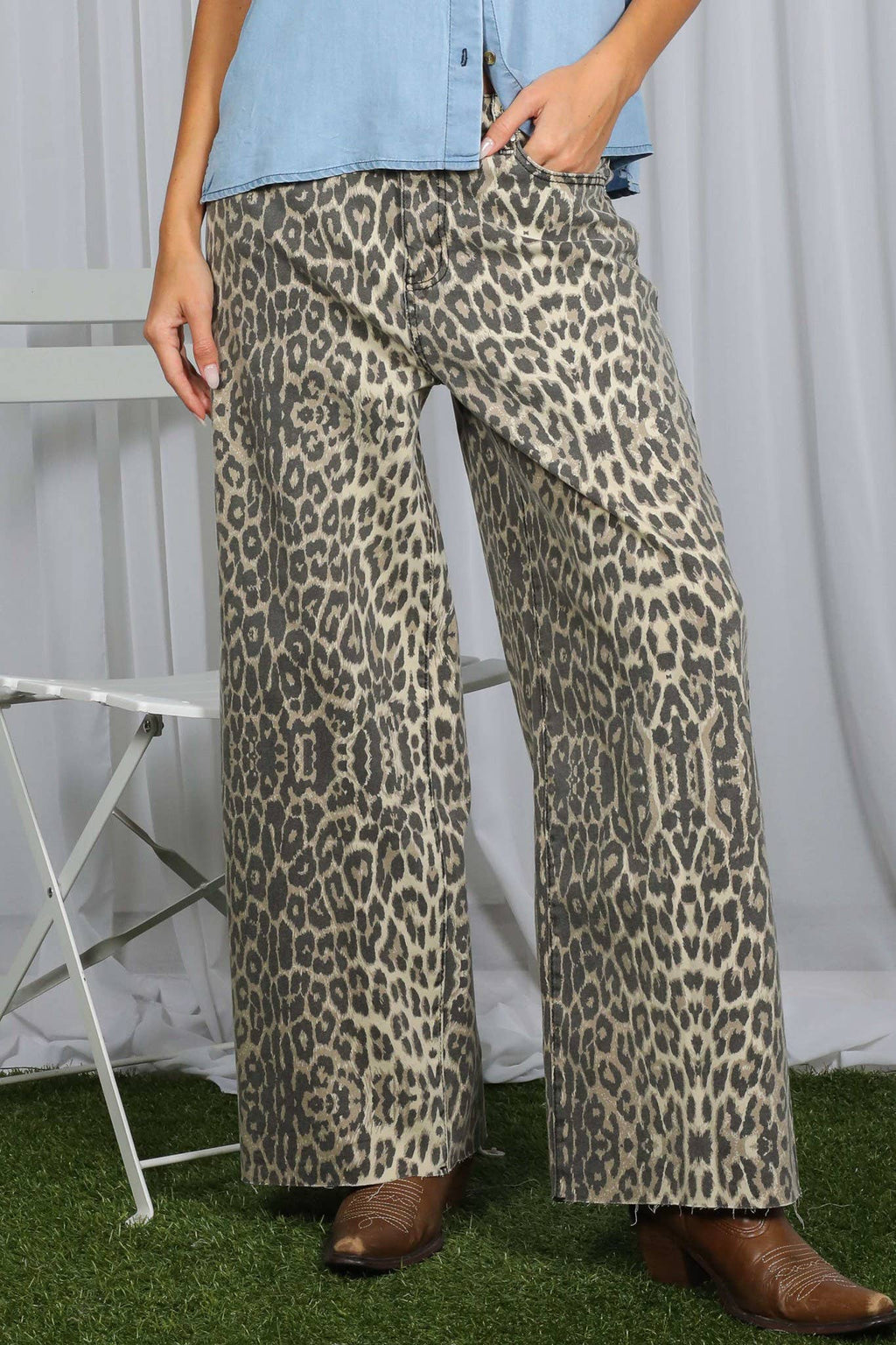 Vine & Love - Trendy Cropped High Waist Stretchy Capri Denim Pants VP83209: Brown