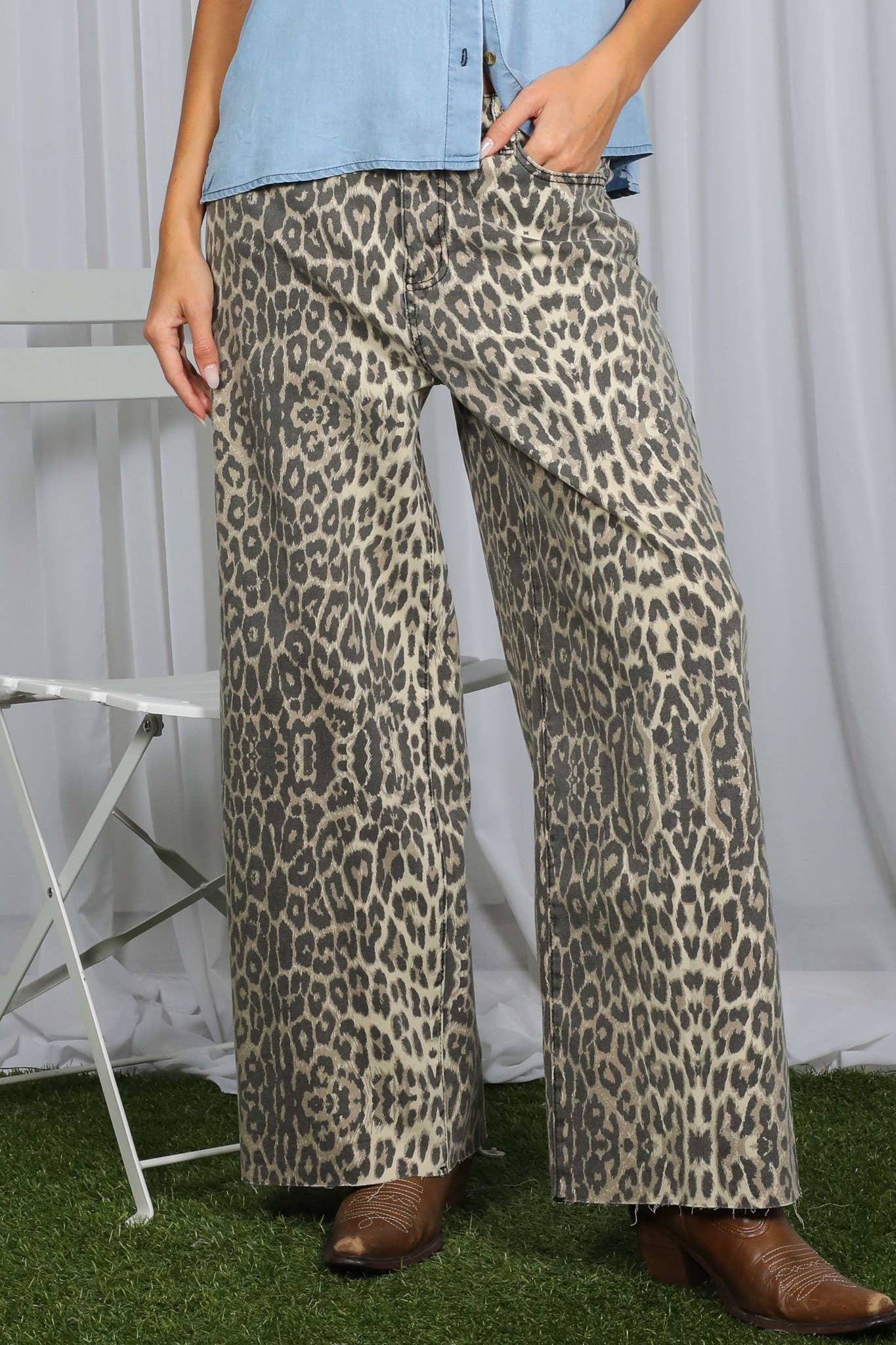 Vine & Love - Trendy Cropped High Waist Stretchy Capri Denim Pants VP83209: Brown