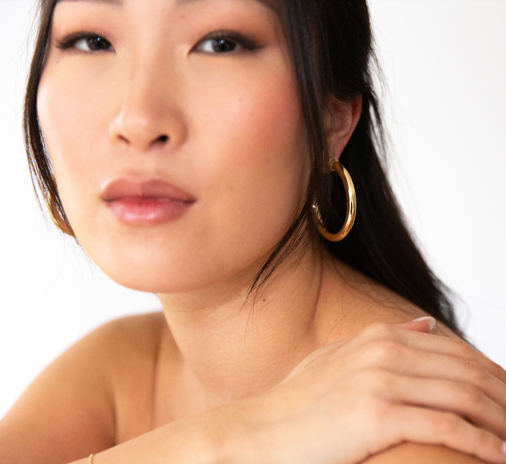 Hoo Hoops - Hypoallergenic Medium Acrylic Hoop Earrings - Gold
