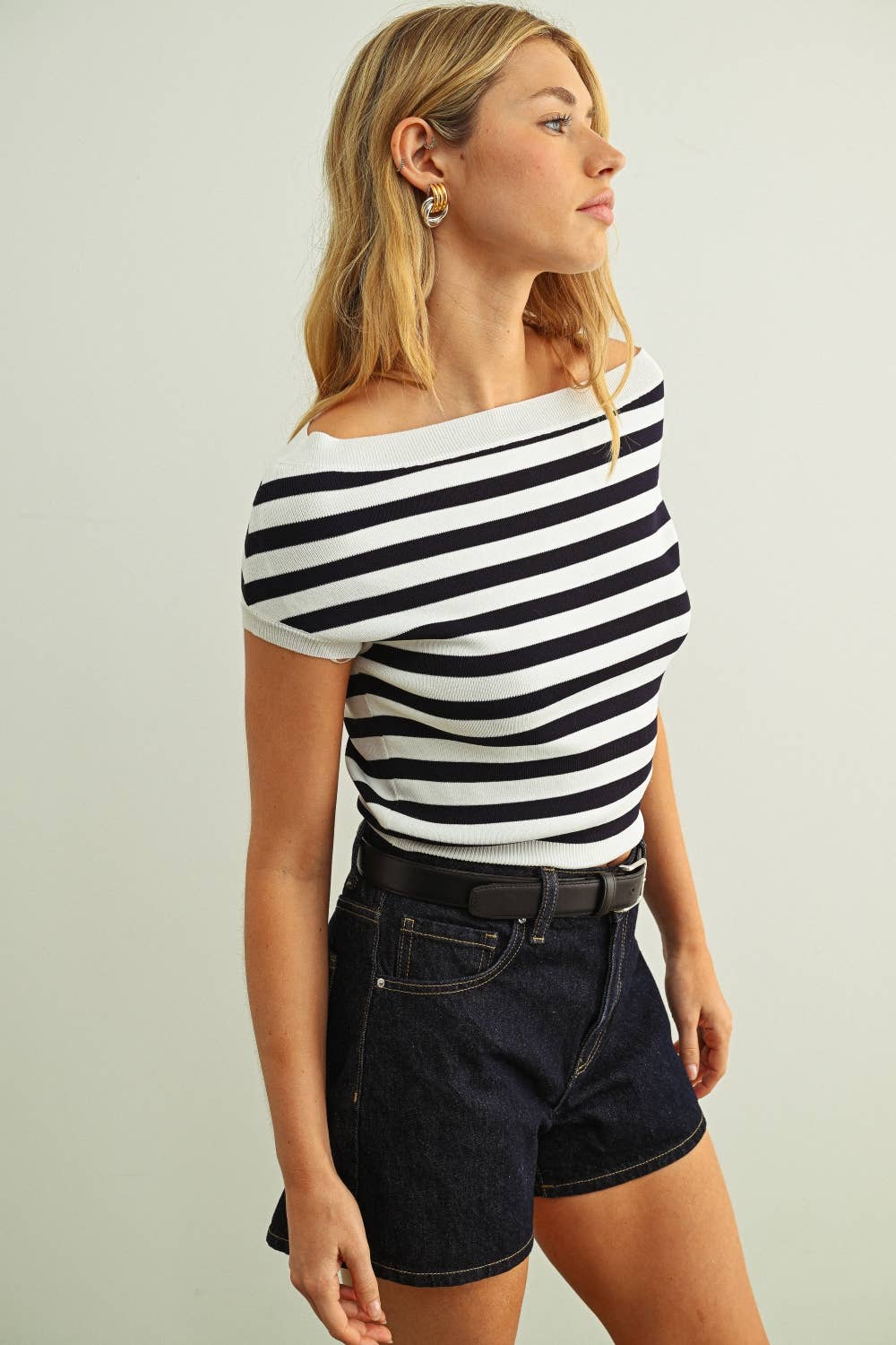 MIOU MUSE - T6509   CAP SLEEVE BOAT NECK STRIPE PRINT CROP TOP: NAVY