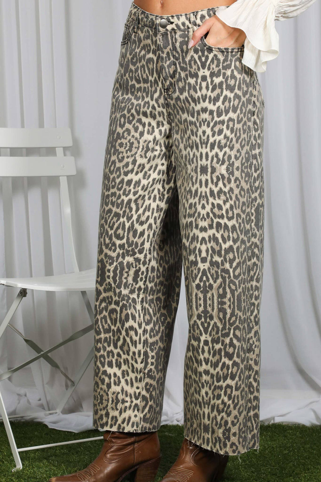 Vine & Love - Trendy Cropped High Waist Stretchy Capri Denim Pants VP83209: Brown