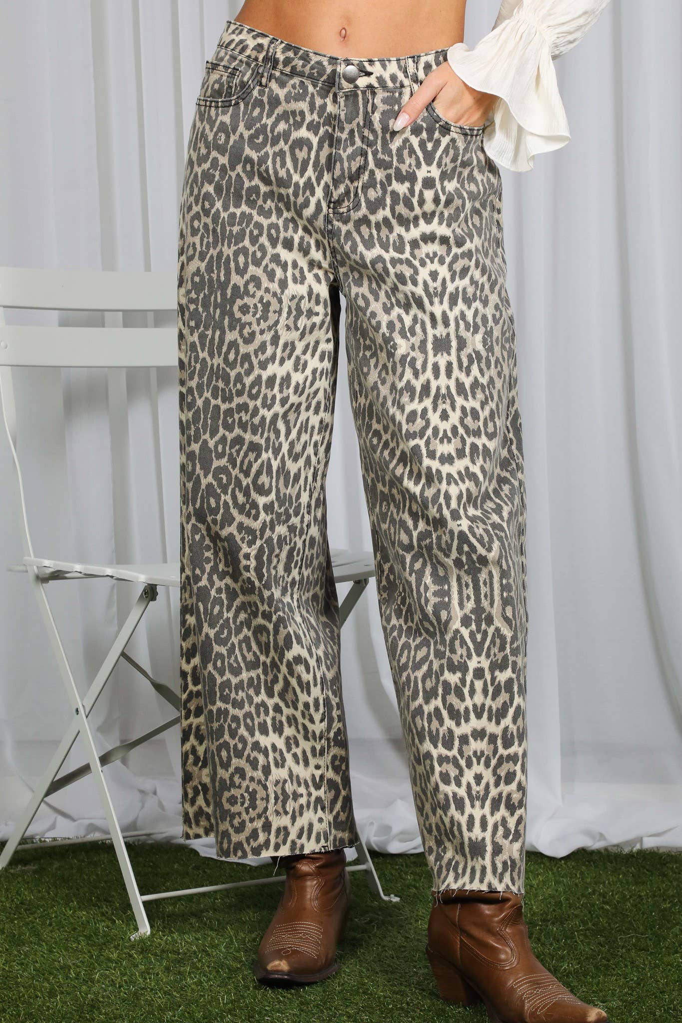 Vine & Love - Trendy Cropped High Waist Stretchy Capri Denim Pants VP83209: Brown