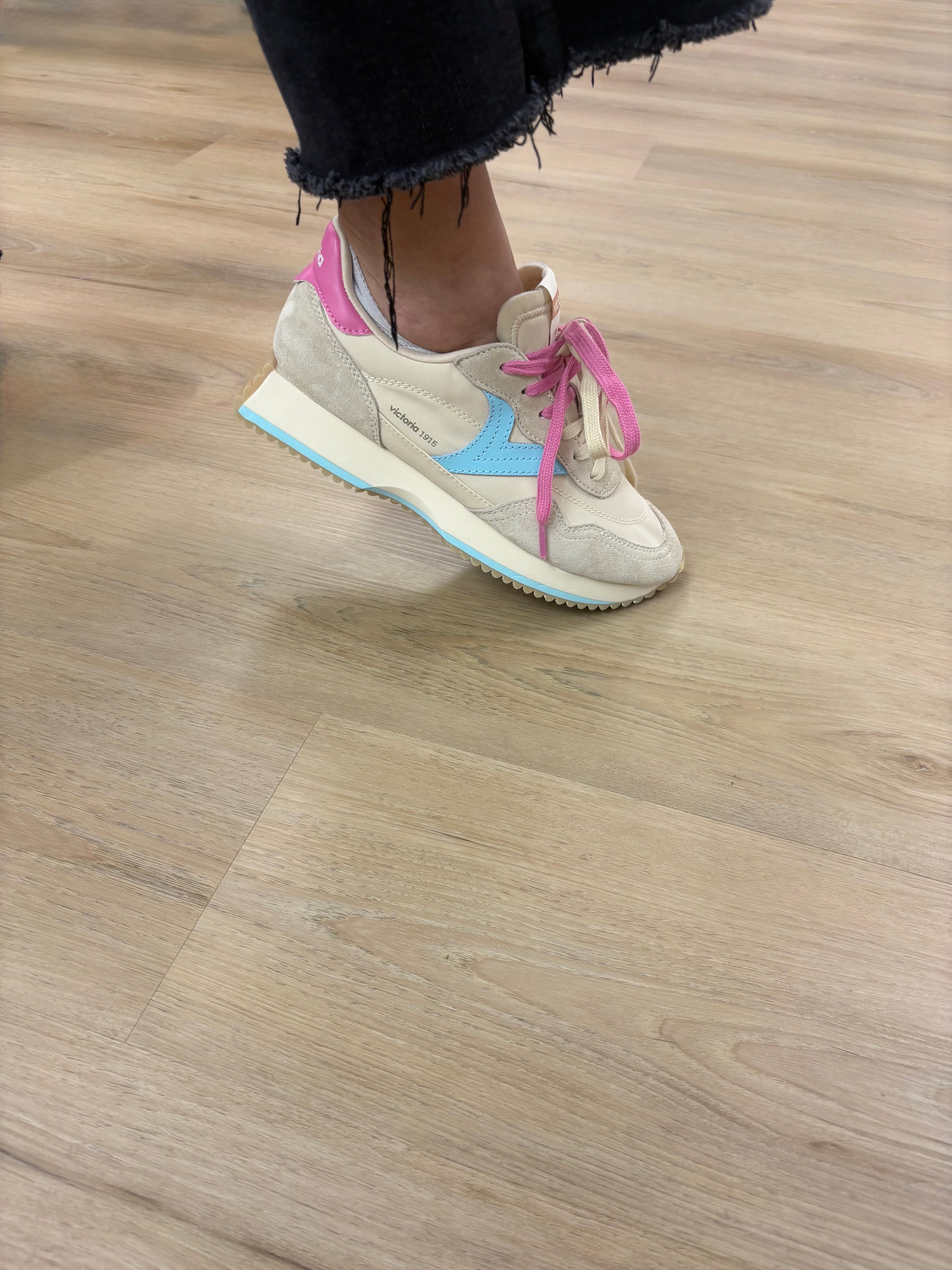 Victoria Cosmos Beige Multicolor