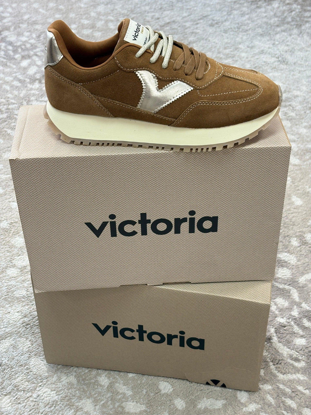 Victoria Viento Cuero