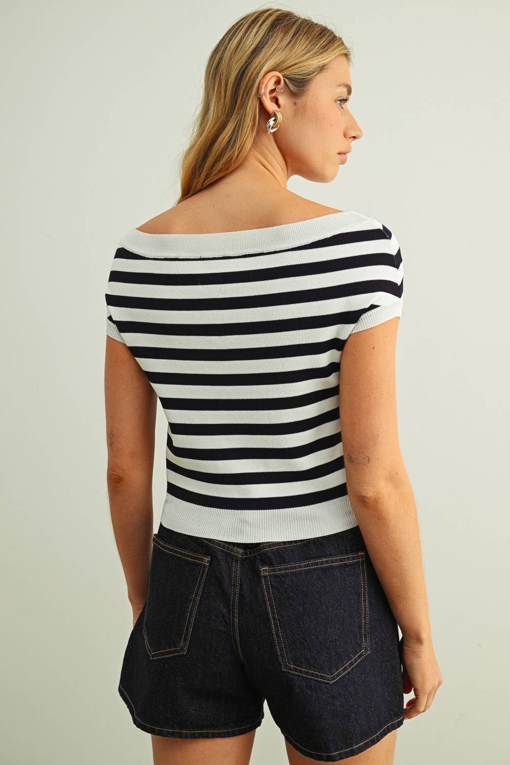 MIOU MUSE - T6509   CAP SLEEVE BOAT NECK STRIPE PRINT CROP TOP: NAVY