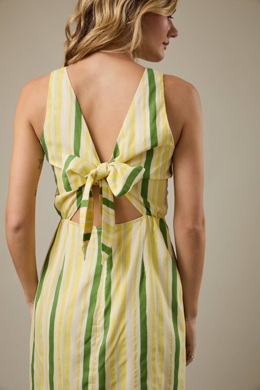 Sunday Edition - BOAT NECK SLEEVELESS BACK TIE STRIPE MINI DRESS: CREAM-LEMON